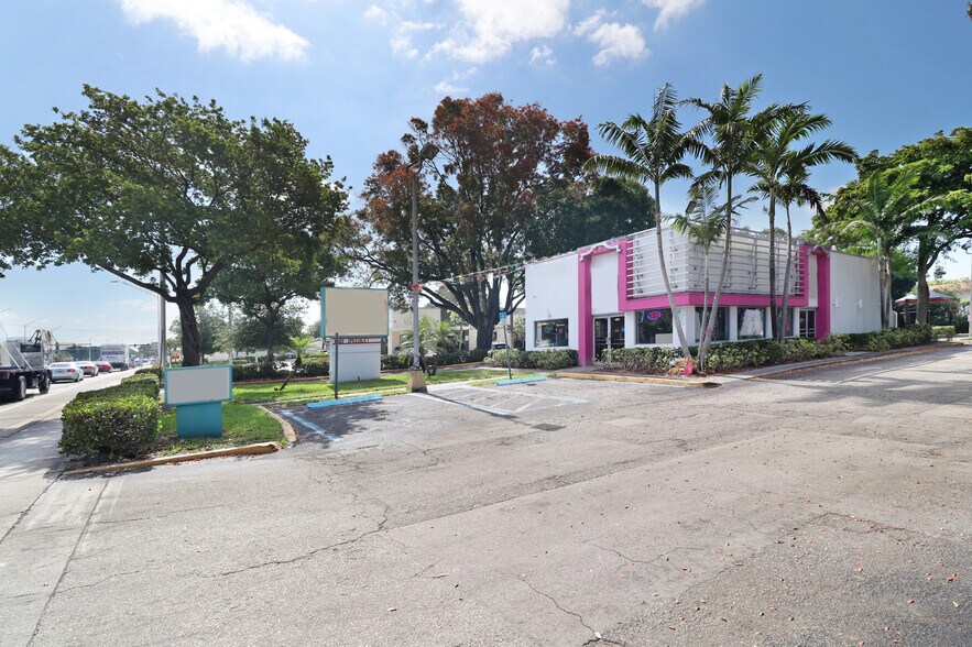 More Photos Of 750 W Sample Rd, Pompano Beach Fast Food For Lease