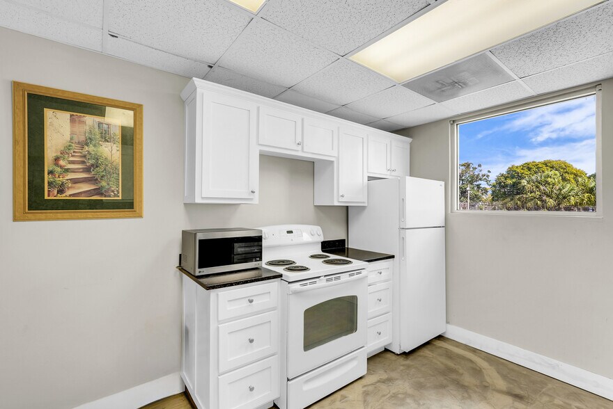 More Photos Of 1313 Rogers St, Savannah Service For Sale