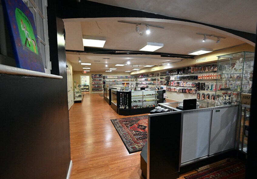 More Photos Of 2625 Connecticut Ave NW, Washington Storefront Retail Office For Lease