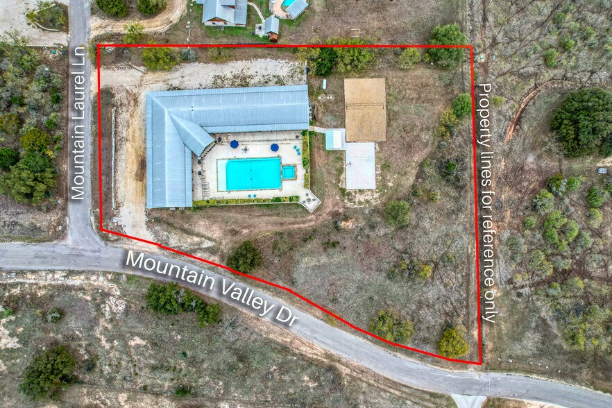 More Photos Of 16 Mountain Laurel Ln, Concan Hospitality For Sale