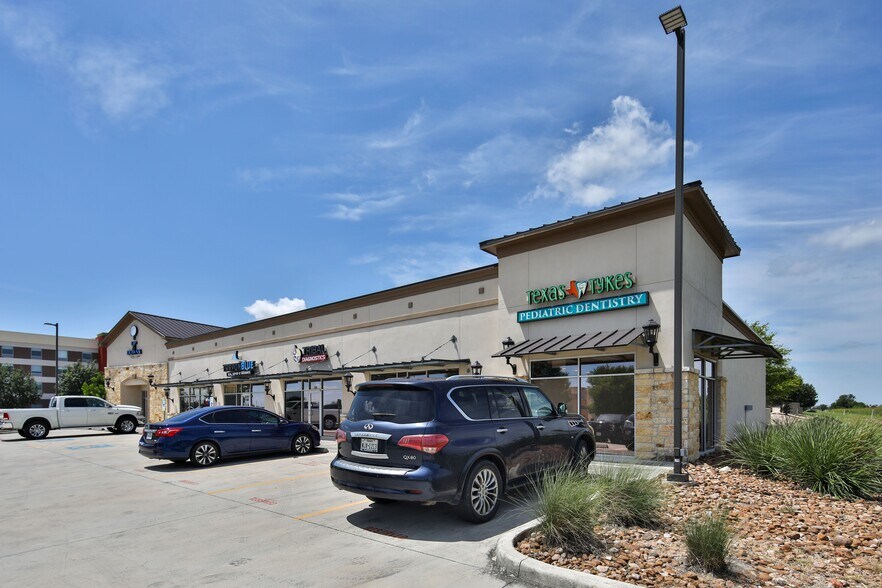 More Photos Of 2163 Stephens Pl, New Braunfels Storefront Retail Office For Sale