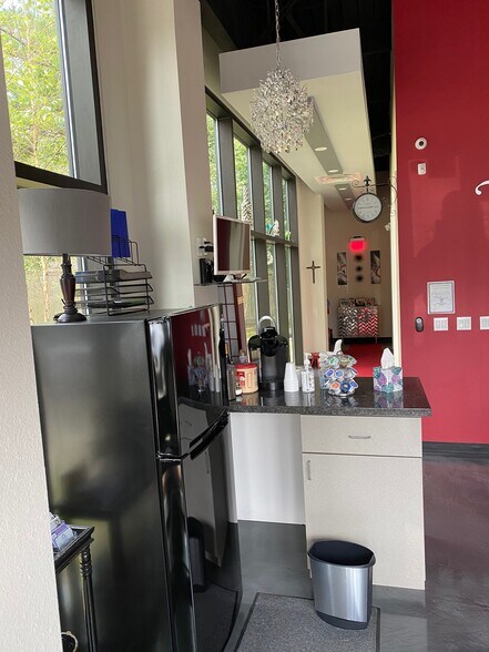 More Photos Of 804 S Friendswood Dr, Friendswood Office For Lease