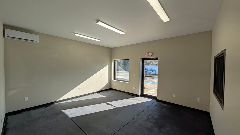 More Photos Of 3580 Buford Hwy, Duluth Light Distribution For Lease