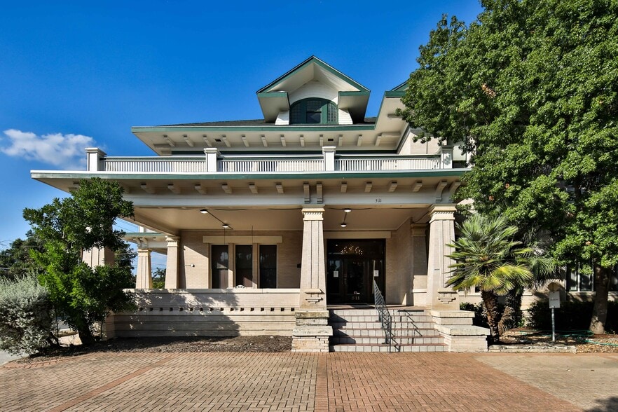 More Photos Of 511 W French Pl, San Antonio Office Residential For Sale