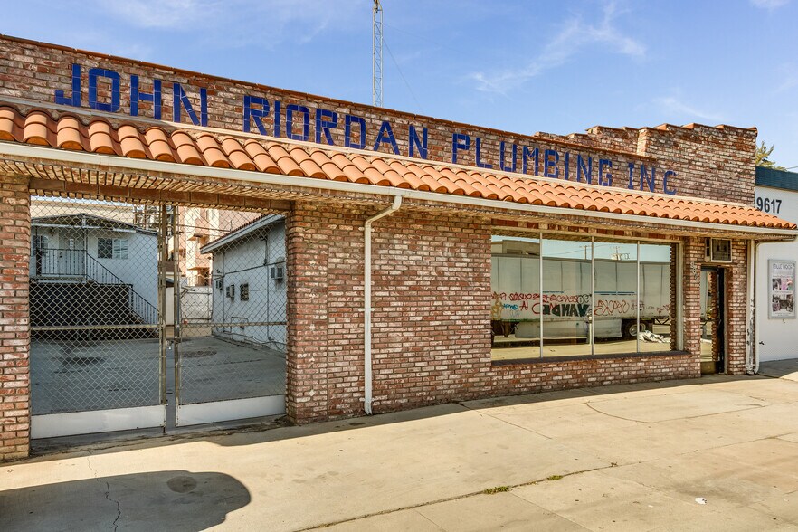 Primary Photo Of 9623 Venice Blvd, Culver City Storefront For Sale