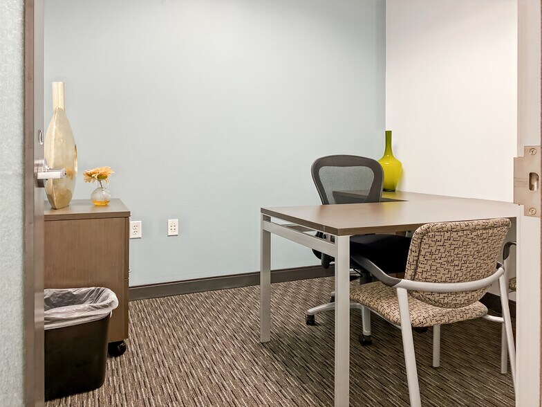 More Photos Of 800 S Gay St, Knoxville Coworking Space