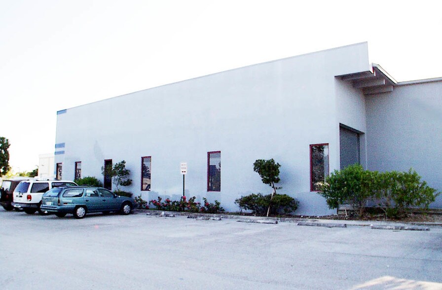 More Photos Of 1101-1197 Sawgrass Corporate Pky, Sunrise Light Manufacturing For Lease