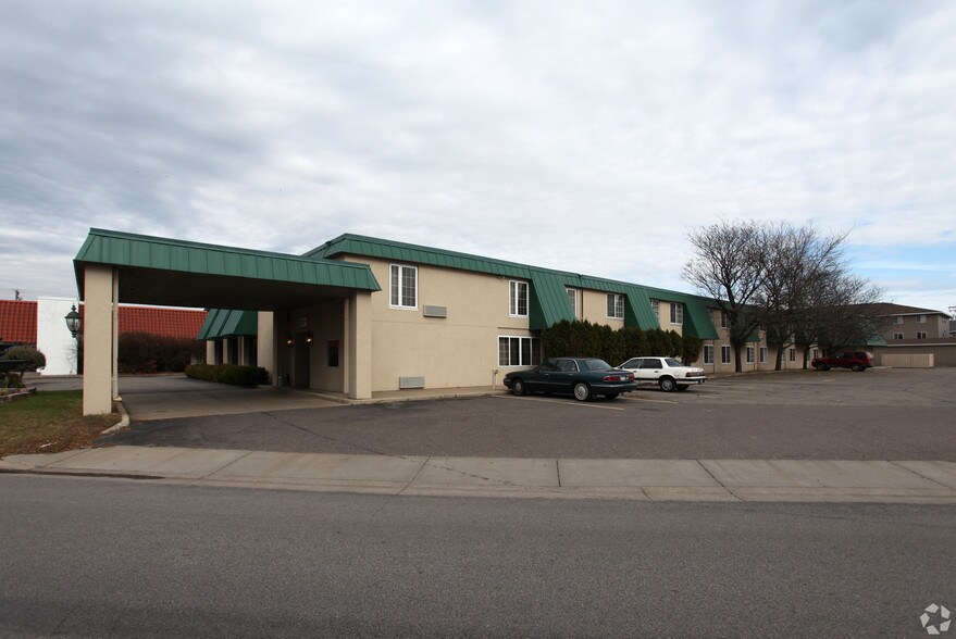More Photos Of 520 Highway 10 SE, Saint Cloud Hotel For Sale