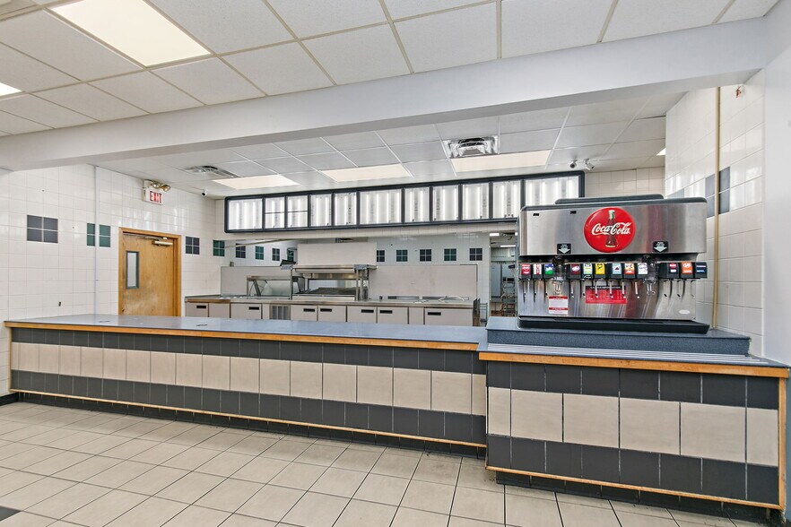 More Photos Of 240 Douglas Rd, Oswego Fast Food For Lease