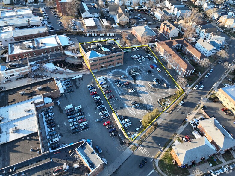 More Photos Of 35 E Blancke St, Linden Medical For Lease