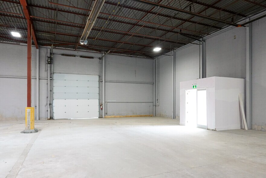 More Photos Of 75 Westmore Dr, Toronto Warehouse For Lease