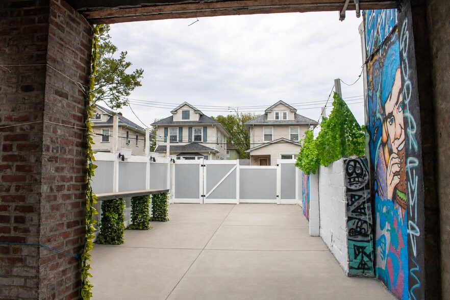 More Photos Of 646 Forest Ave, Staten Island Storefront For Lease