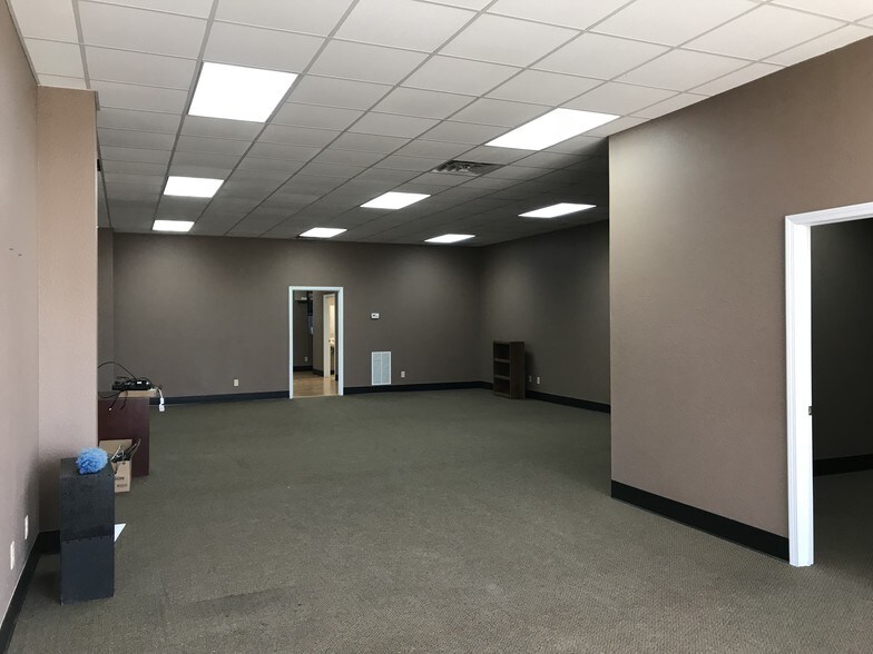 More Photos Of 1701-1715 W James River Rd, Ozark Office For Lease