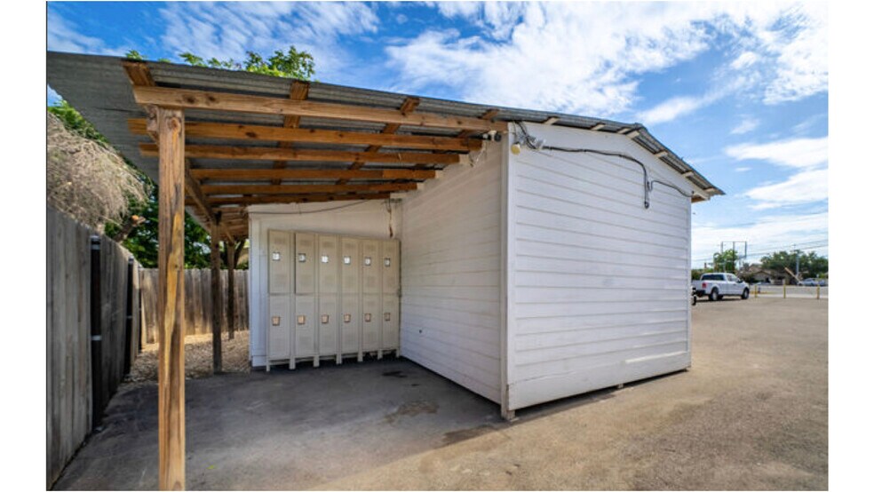 More Photos Of 5671 Randolph Blvd, San Antonio Freestanding For Sale