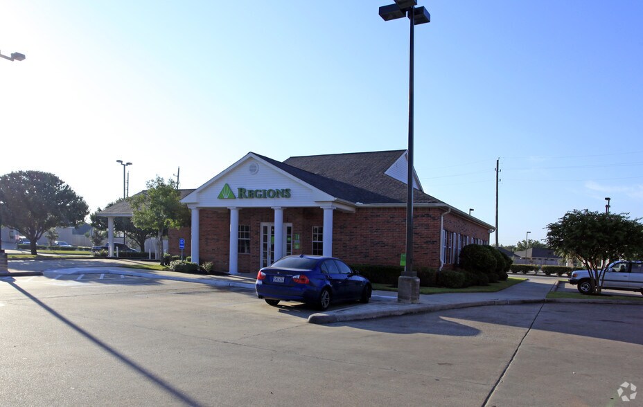 More Photos Of 2624 Mchard Rd, Pearland Freestanding For Lease