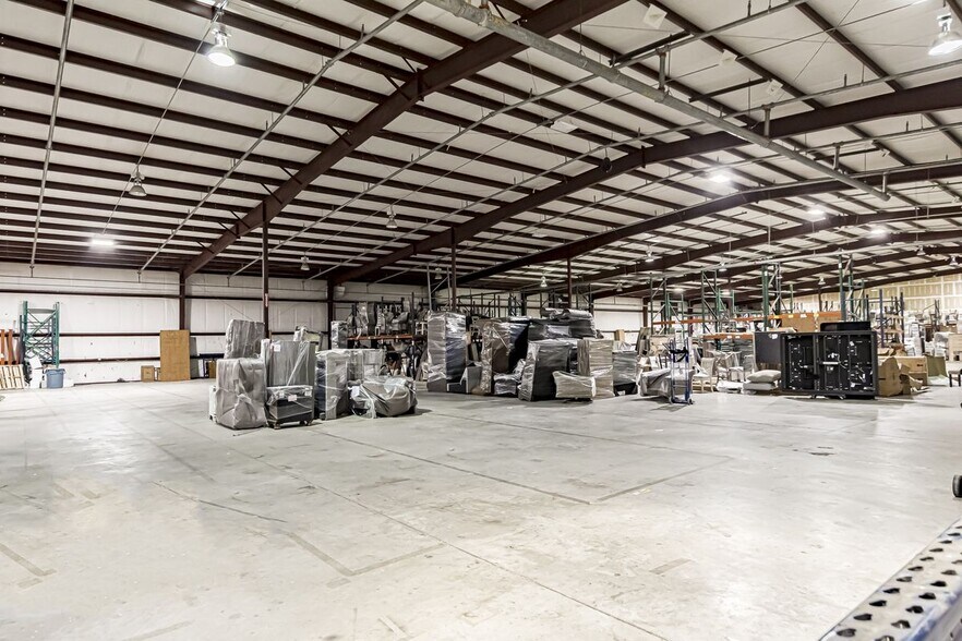 More Photos Of 810 W Highway 30, Gonzales Warehouse For Lease