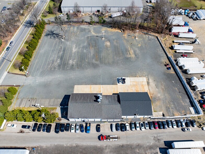More Photos Of 379 County Rd, Cliffwood Service For Lease