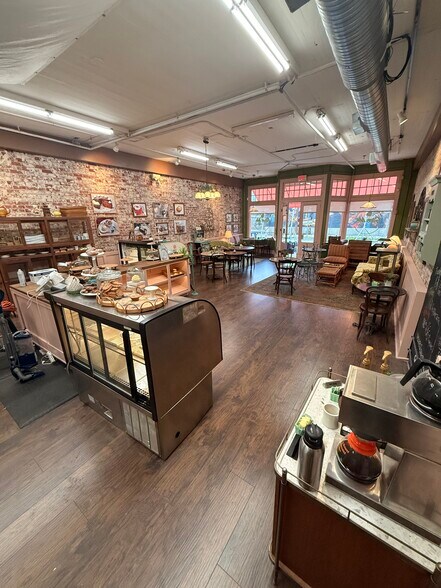 More Photos Of 5392 Peachtree Rd, Chamblee Storefront For Lease