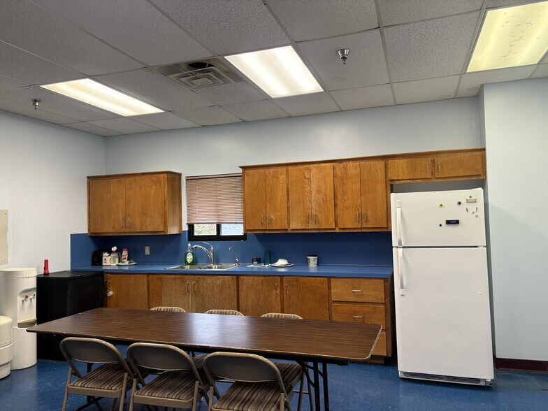 More Photos Of 1600 South Hwy 96, Bastrop Manufacturing For Sale