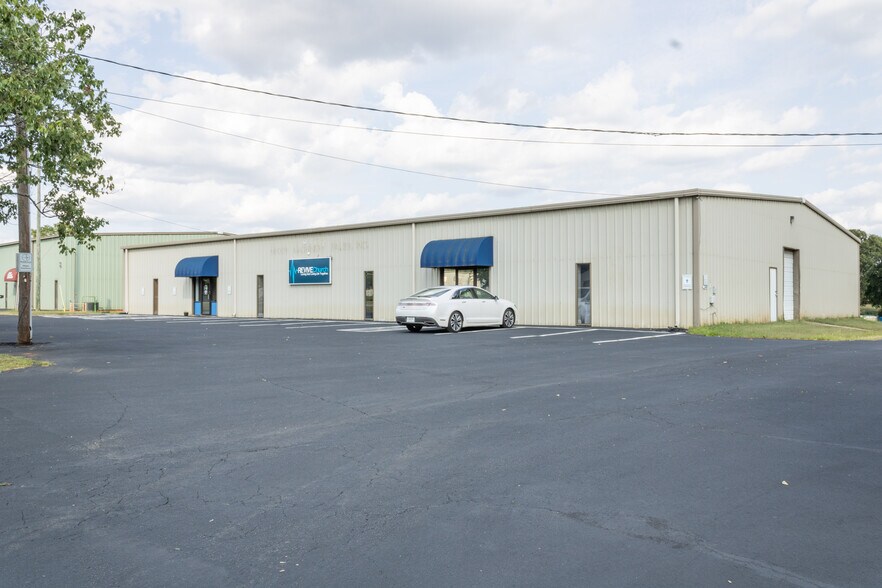 More Photos Of 107 Hurricane Creek Dr, Piedmont Warehouse For Lease