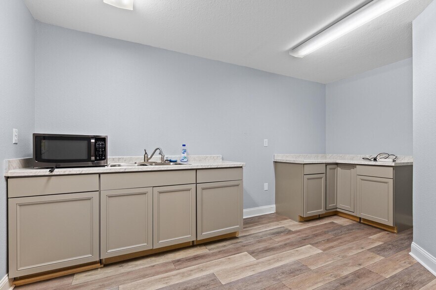 More Photos Of 1200 S Pinellas Ave, Tarpon Springs Medical For Lease