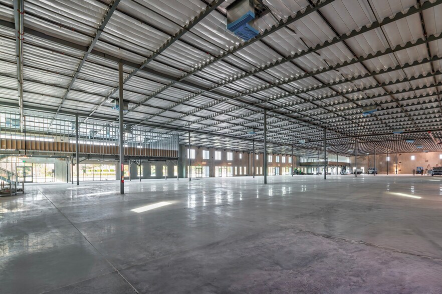 More Photos Of 2375 S Arizona Ave, Chandler Distribution For Lease