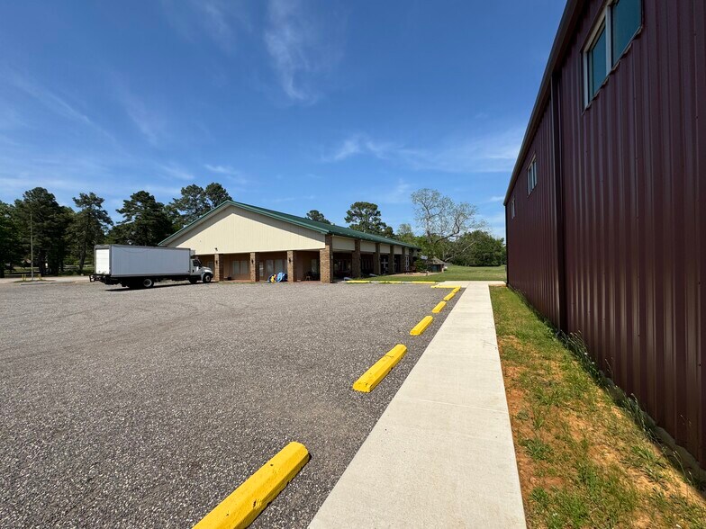 More Photos Of 2130 Country Club Rd, Palestine Golf Course Driving Range For Sale