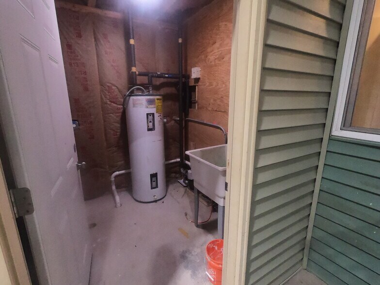 More Photos Of 109 S 11th Ave, Maywood Warehouse For Sale