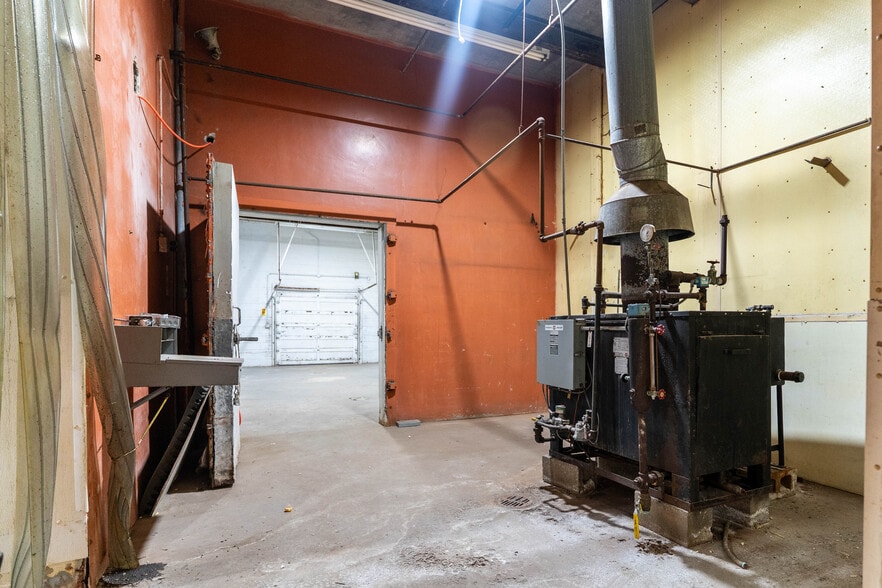 More Photos Of 1400 E 2nd St, Kansas City Manufacturing For Lease