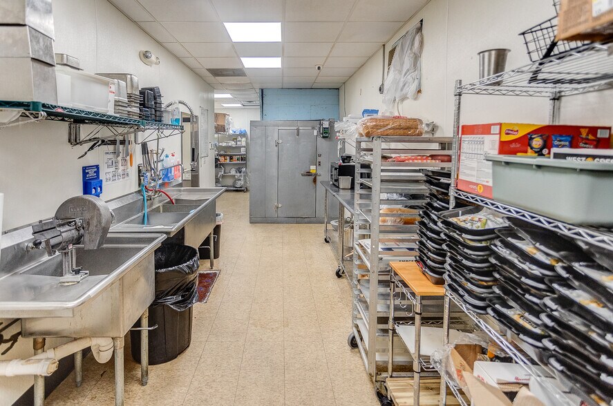 More Photos Of 109 S Park St, Sesser Fast Food For Sale