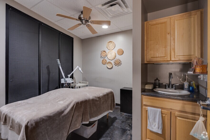 More Photos Of 1342 W Warner Rd, Tempe Unknown For Lease