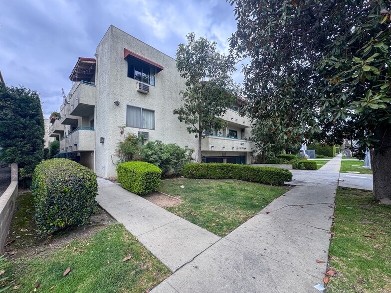 Primary Photo Of 2619 S Sepulveda Blvd, Los Angeles Apartments For Sale