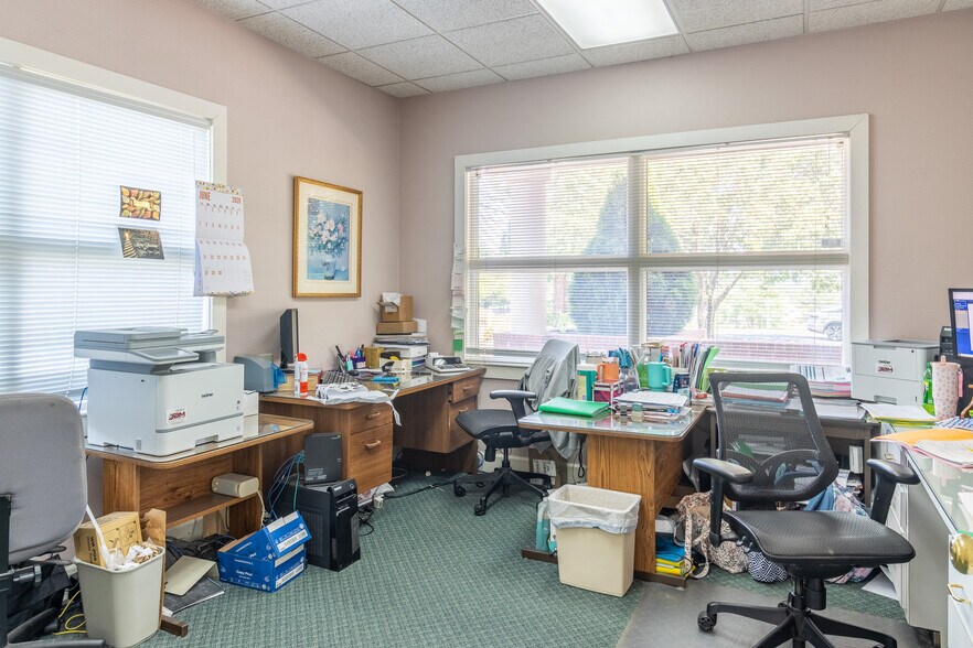 More Photos Of 1421 Ross Dr, Dalton Office For Sale