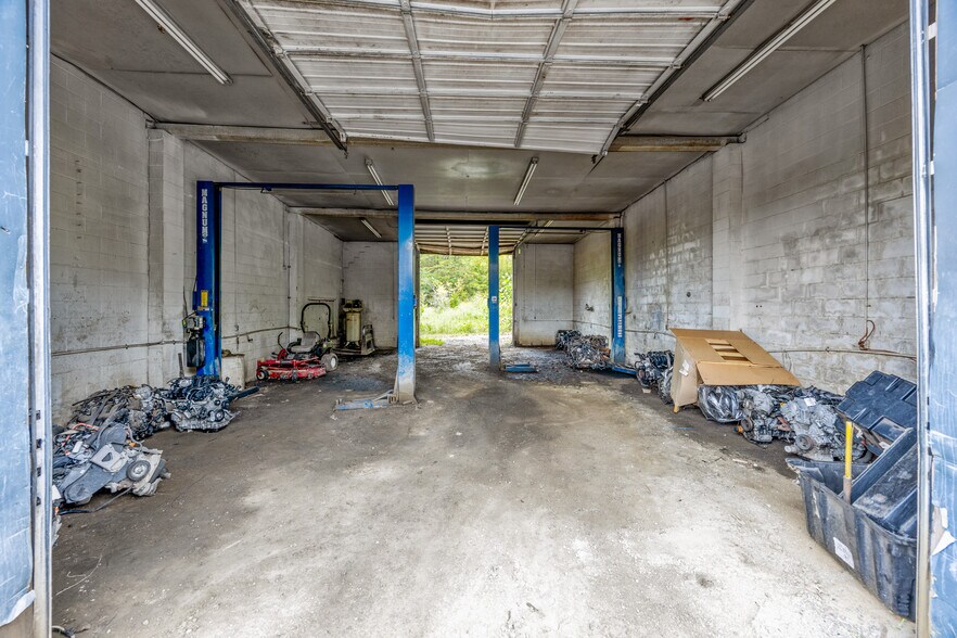 More Photos Of 1021 E Hendron Chapel Rd, Knoxville Manufacturing For Sale