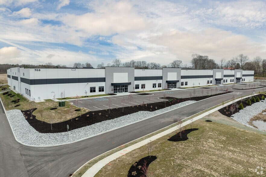 More Photos Of 703 N Graham Rd, Greenwood Distribution For Sale