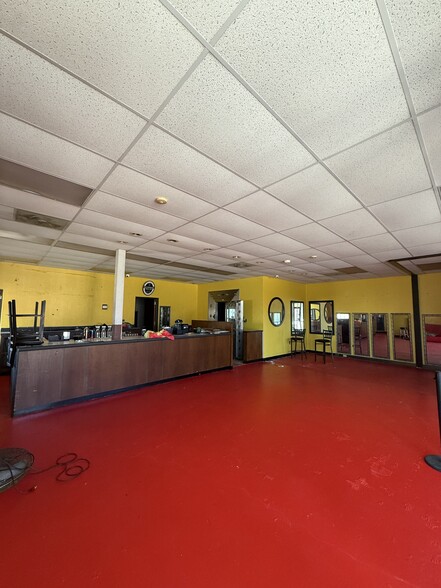More Photos Of 1129 W Franklin Blvd, Gastonia Flex For Lease