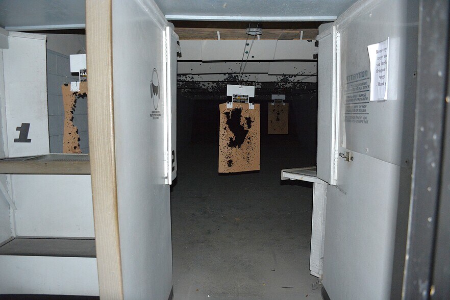 More Photos Of 43 County Road 17, Enterprise Showroom For Sale