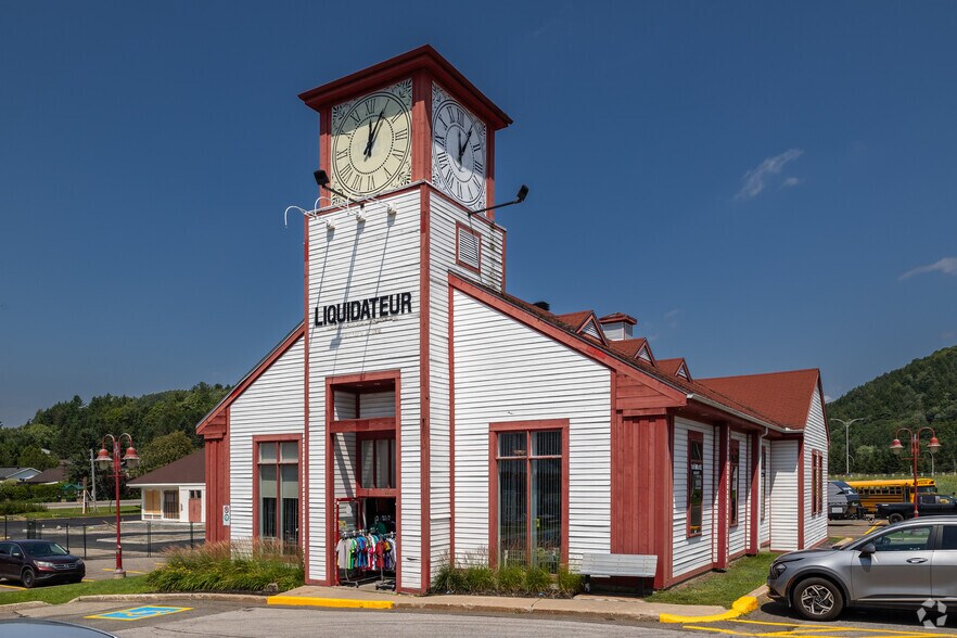 More Photos Of 100-105 Avenue Guindon, St-Sauveur Unknown For Lease