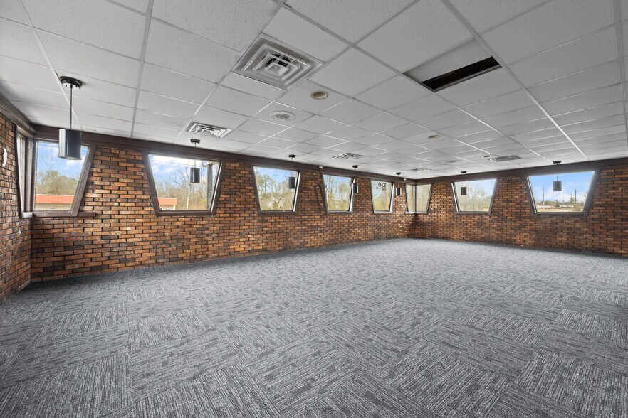 More Photos Of 1301 Gum Branch Rd, Jacksonville Restaurant For Sale