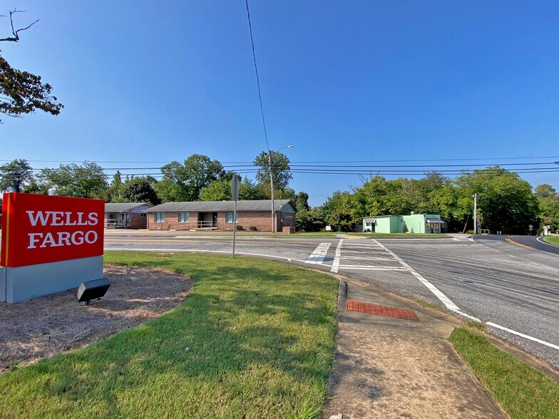 More Photos Of 20 Memorial Dr, Dahlonega Office For Lease