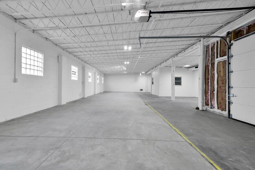 More Photos Of 787 Harmon Ave, Columbus Warehouse For Lease