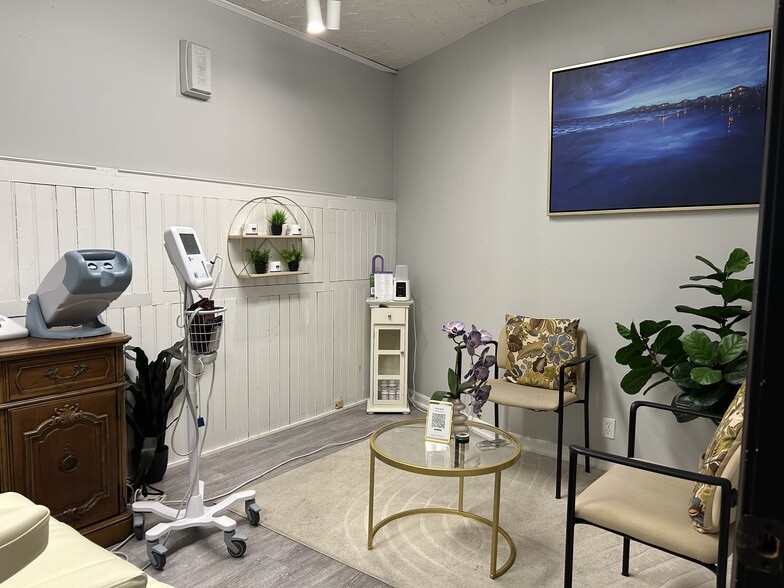 More Photos Of 11-15 Lexington Ave, Gloucester Storefront Retail Office For Lease