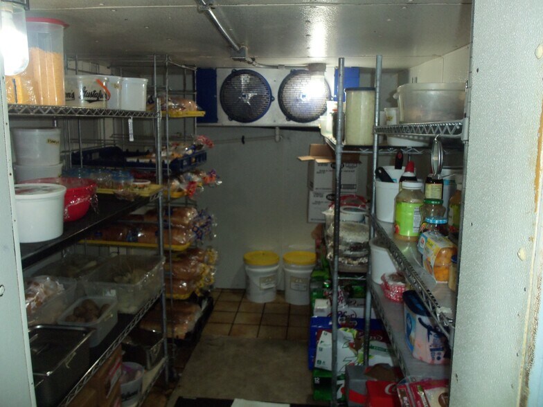 More Photos Of 314 Main St, Suring General Retail For Sale