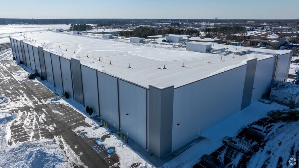 More Photos Of 2100 Smithtown Ave, Ronkonkoma Refrigeration Cold Storage For Lease