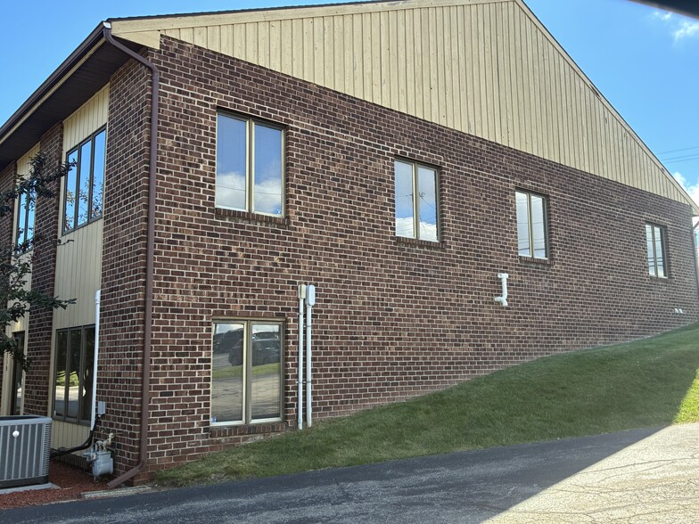More Photos Of 1716 E Ridge Rd, Rochester Office For Sale
