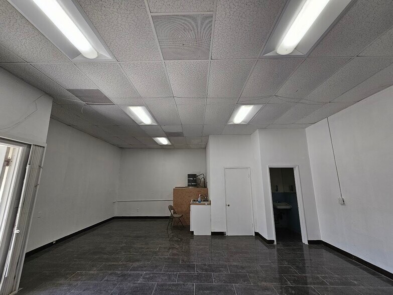 More Photos Of 119 W Jefferson Blvd, Los Angeles Warehouse For Lease