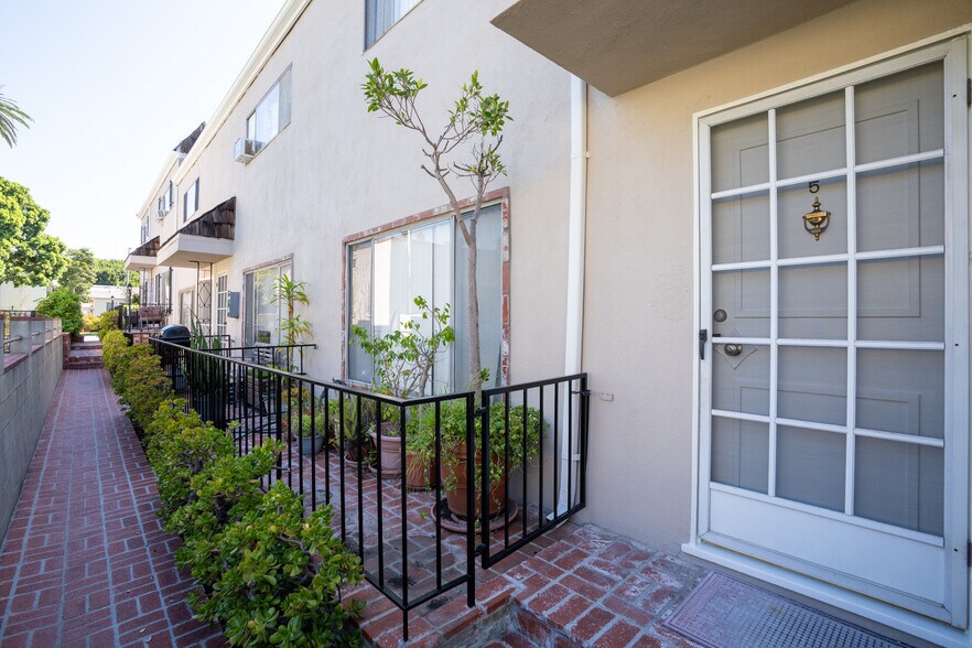 More Photos Of 1434 Berkeley St, Santa Monica Apartments For Sale