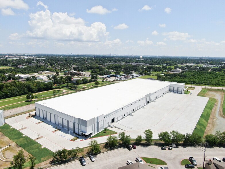 More Photos Of 5176 Red Bluff rd, Pasadena Distribution For Lease