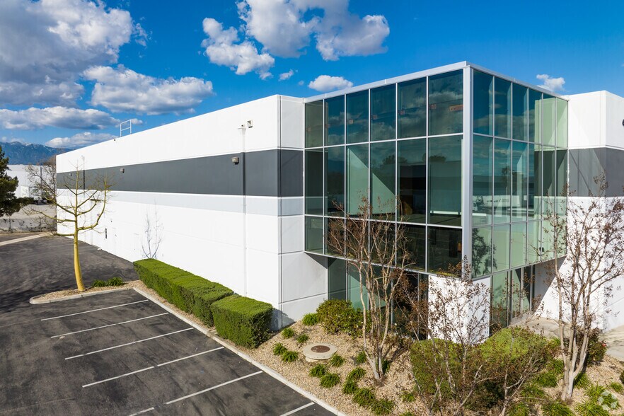 Primary Photo Of 4755 Zinfandel Ct, Ontario Warehouse For Lease