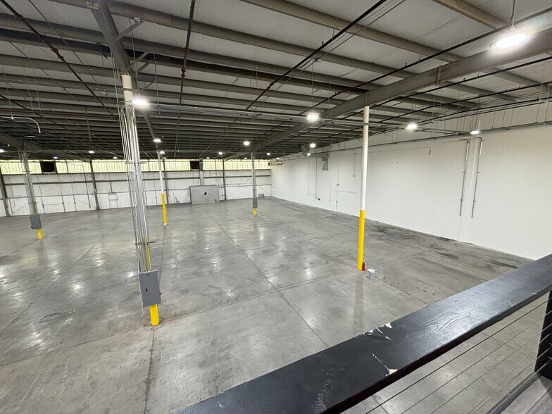 More Photos Of 104 Southeast Pky, Franklin Warehouse For Lease